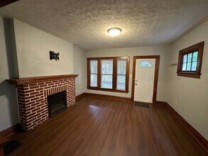 178 E Tompkins St in Columbus, OH - Foto de edificio - Building Photo