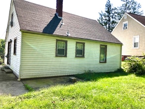 6367 Helen St in South Park, PA - Building Photo - Building Photo