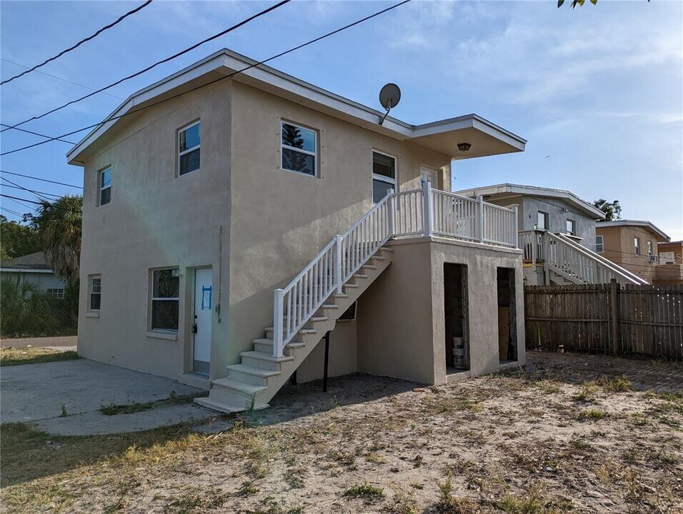 2000 Queensboro Ave S in St. Petersburg, FL - Building Photo