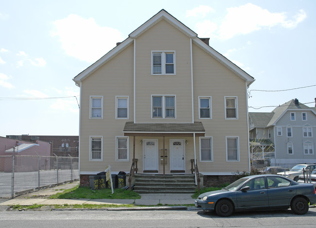 37-39 Austin St in Bridgeport, CT - Building Photo - Building Photo