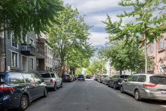 168 Clymer St in Brooklyn, NY - Building Photo - Building Photo