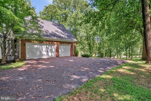 502 Seneca Knoll Ct in Great Falls, VA - Building Photo