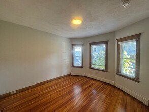 29 Frederick Ave, Unit 1 in Medford, MA - Building Photo - Building Photo