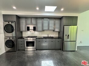 902 N Harper Ave in West Hollywood, CA - Building Photo - Building Photo