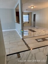 1525 Griffith Pl in Tracy, CA - Building Photo - Building Photo