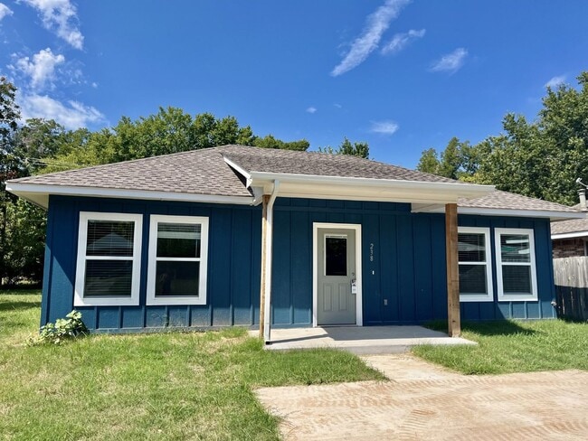 property at 238 S Oak Ave