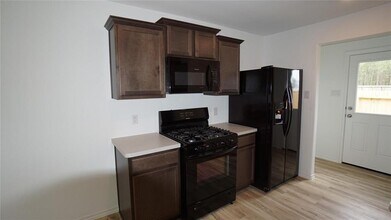 1117 Cedar Trace Pl in Pinehurst, TX - Building Photo - Building Photo