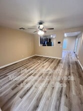 4970 Volcanic Rock Ln in Las Vegas, NV - Foto de edificio - Building Photo