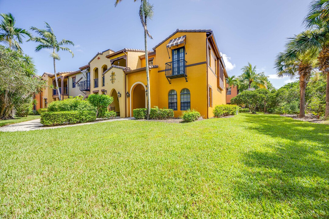 9134 Chula Vista St in Naples, FL - Building Photo