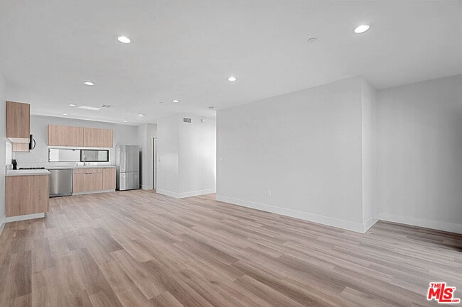 14804 1/2 Vanowen St in Los Angeles, CA - Building Photo - Building Photo