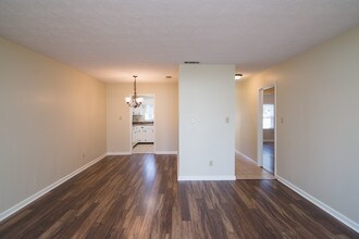 1536 Coombs Dr in Tallahassee, FL - Building Photo - Building Photo