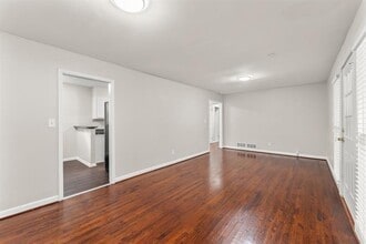 2352 Elmwood Cir SE in Atlanta, GA - Building Photo - Building Photo