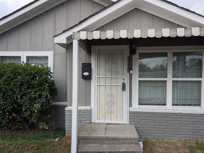 property at 3203 Eastex Fwy