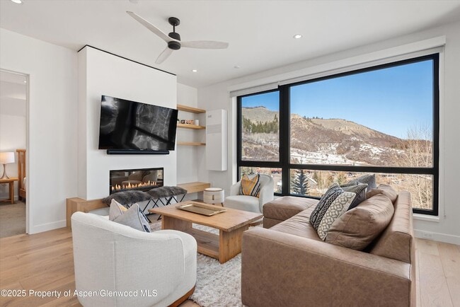 119 Wood Rd, Unit 206 in Snowmass Village, CO - Foto de edificio - Building Photo