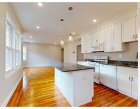 27 Leicester St, Unit #1 in Boston, MA - Foto de edificio - Building Photo