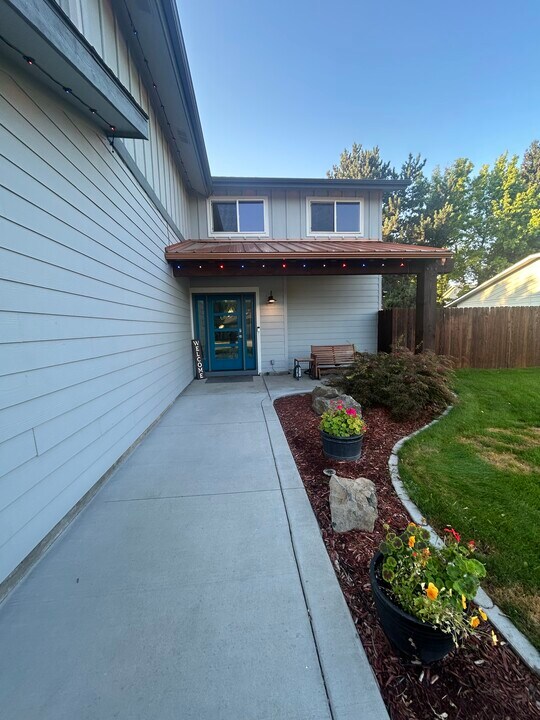 10377 W Alliance St in Boise, ID - Building Photo