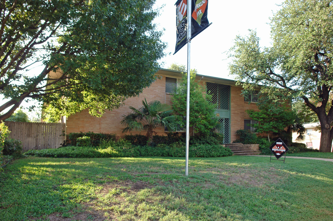 Upper E - The 5600 (OLD) in Dallas, TX - Building Photo