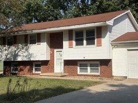 1311 Townley Dr in Bloomington, IL - Building Photo