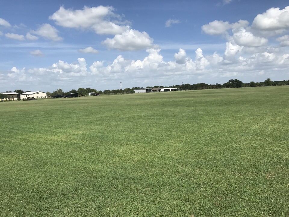 7223 Neiman Rd, Unit 2 in Brookshire, TX - Building Photo