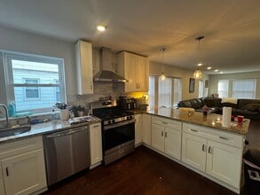 79 Bailey Rd, Unit 1 in Somerville, MA - Foto de edificio - Building Photo