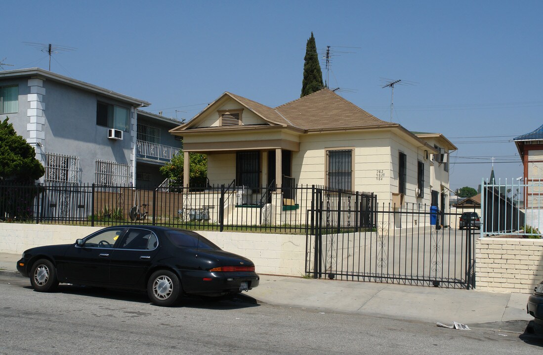 982 S Kenmore Ave in Los Angeles, CA - Building Photo