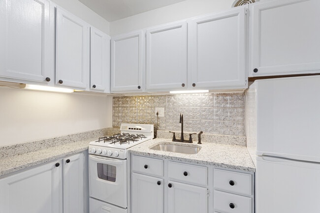 2342 N Spaulding Ave in Chicago, IL - Building Photo - Building Photo