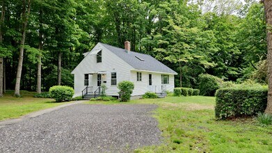 375 Main St in Deep River, CT - Building Photo - Building Photo