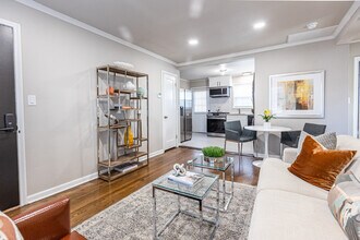 Everly Apartments on Cherry Street in Tulsa, OK - Building Photo - Building Photo