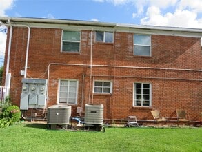 5804 Newcastle St in Bellaire, TX - Building Photo - Building Photo