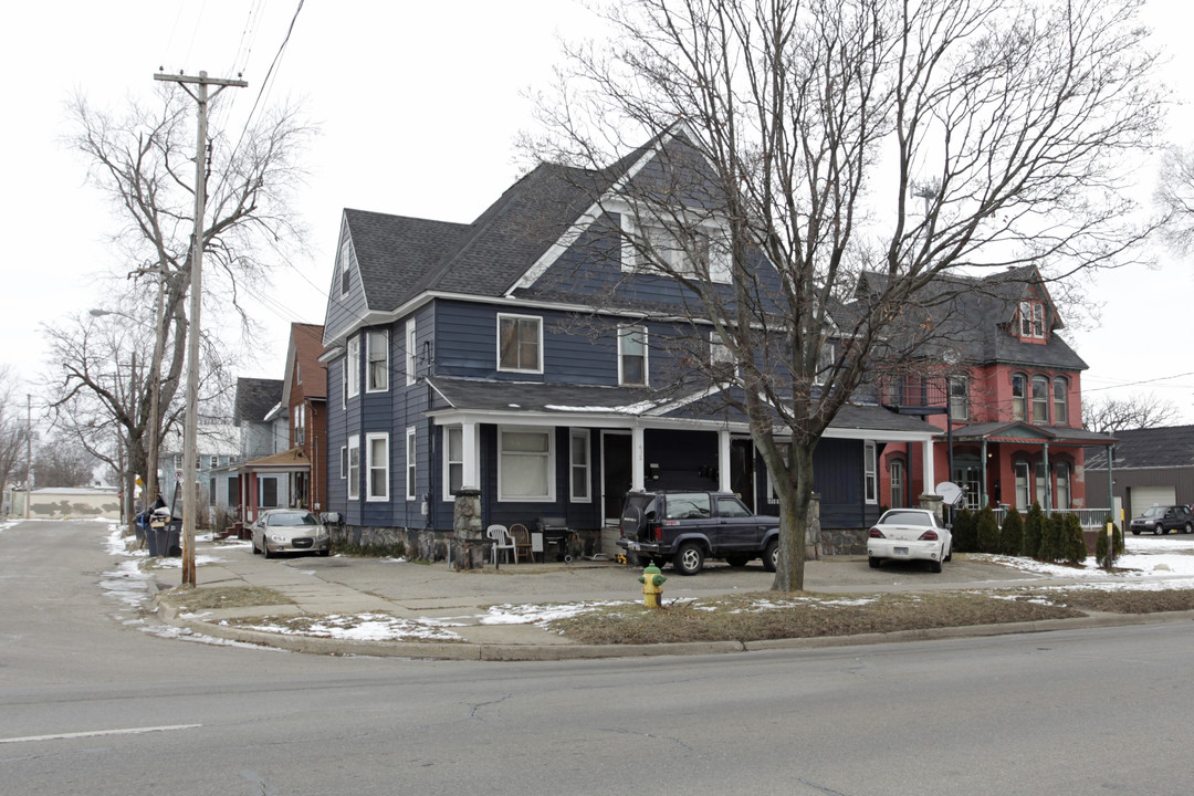 612 W Kalamazoo Ave in Kalamazoo, MI - Foto de edificio