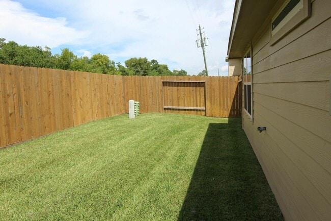 3839 Cary Creek Dr in Baytown, TX - Building Photo - Building Photo