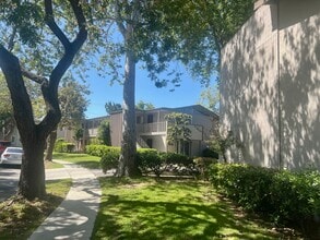 Conejo Park Apartments in Thousand Oaks, CA - Building Photo - Building Photo
