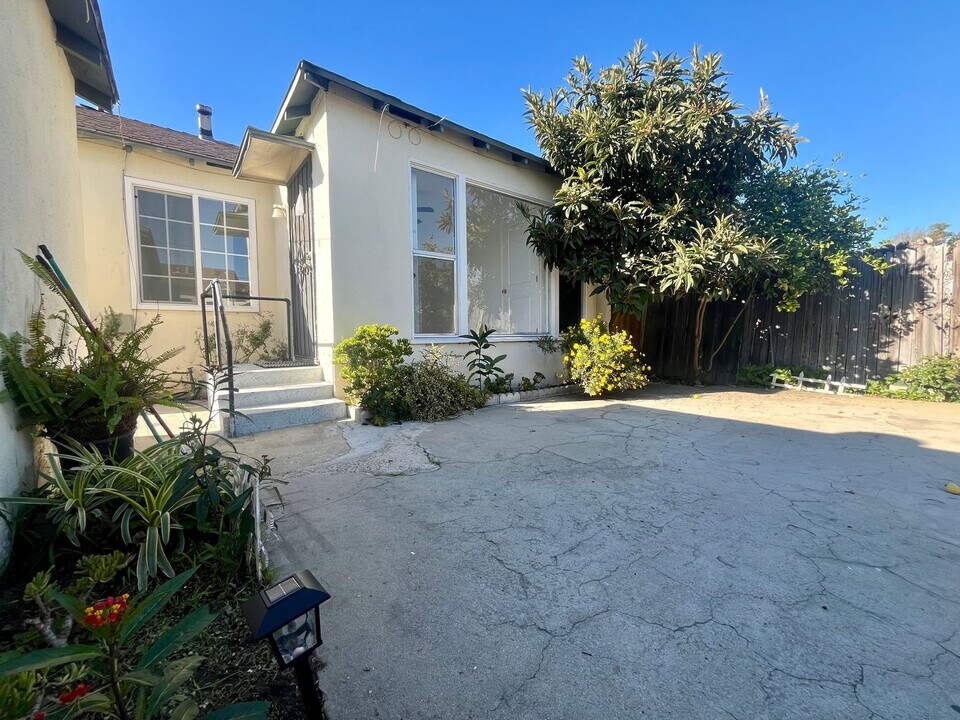 10523 Mansel Ave in Inglewood, CA - Building Photo
