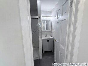 739 Parker St, Unit 3 in Boston, MA - Building Photo - Building Photo