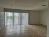 9359 Fontainebleau Blvd in Miami, FL - Building Photo - Building Photo