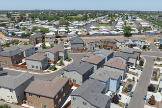 Winding Meadow Village in Sacramento, CA - Foto de edificio - Building Photo