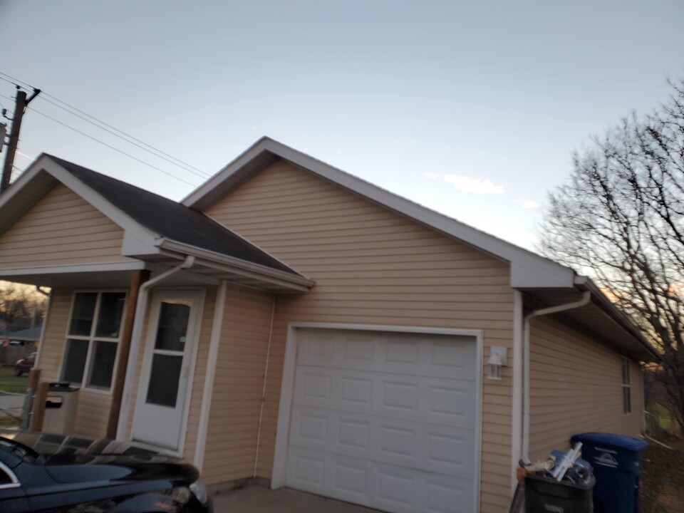 1600 De Wolf St in Des Moines, IA - Building Photo
