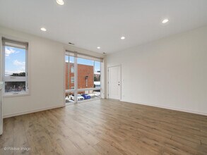 4111 N Narragansett Ave in Chicago, IL - Building Photo - Building Photo