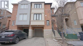 7155 Magistrate Terrace in Mississauga, ON - Building Photo