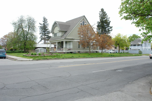 733 W York Ave in Spokane, WA - Foto de edificio - Building Photo