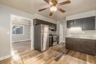 Monroe Street Apartments in Oswego, IL - Building Photo - Interior Photo