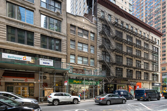 107 W 26th St in New York, NY - Building Photo - Building Photo