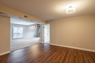 Retro 511 in West Haven, CT - Foto de edificio - Interior Photo