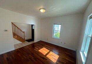 201 Elm St, Unit single in Cambridge, MA - Building Photo - Building Photo