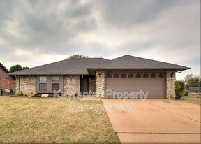 8301 Azurewood Dr in Oklahoma City, OK - Building Photo