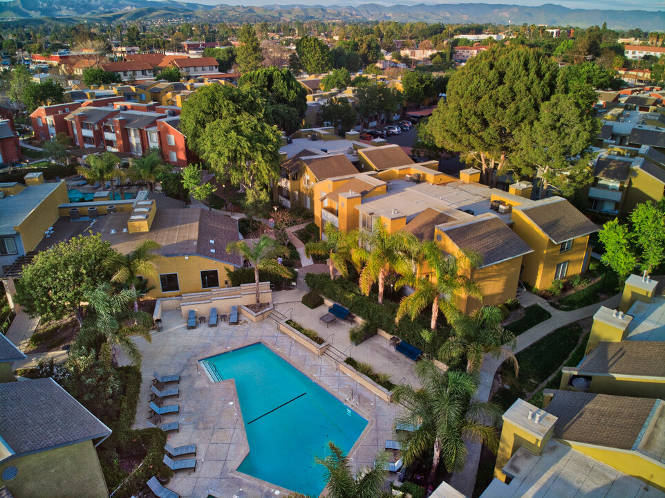 River Ranch in Simi Valley, CA - Foto de edificio