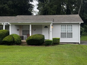 Room in Duplex on New Dawn Ct in Jonesboro, GA - Building Photo - Building Photo