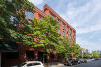 72 Box St in Brooklyn, NY - Foto de edificio - Building Photo