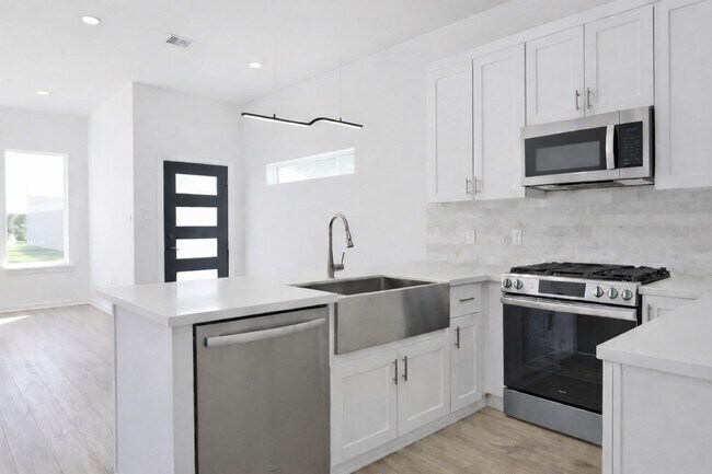 8137 Cabot St in Houston, TX - Building Photo - Building Photo