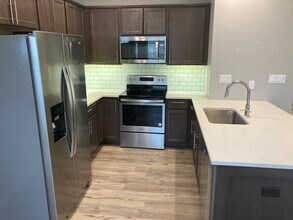 916 9th St in West Des Moines, IA - Building Photo - Building Photo